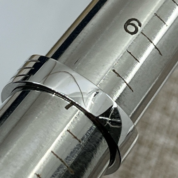 Vintage Sparkling Multi-Band Sterling Silver Ring with CZ Accents – Size 7 - Picture 13 of 14